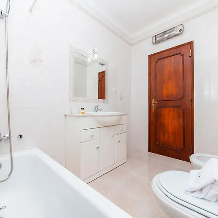 Q - Casa Do Topo Guesthouse Lagos Room photo